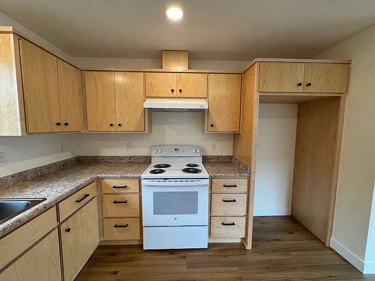 1654 NW Highland Ave — Photo 13