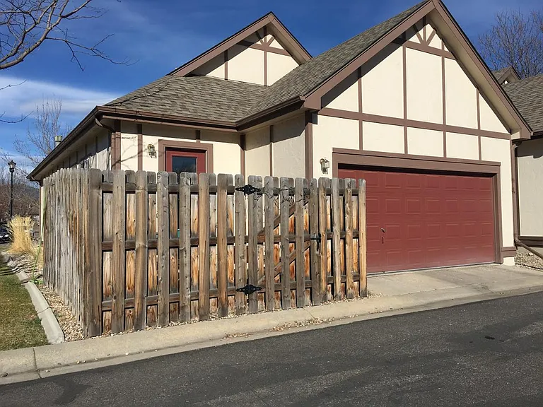 2 Cars Garage and Fence Yard
