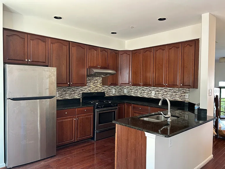 112 Longpoint Way — Photo 4