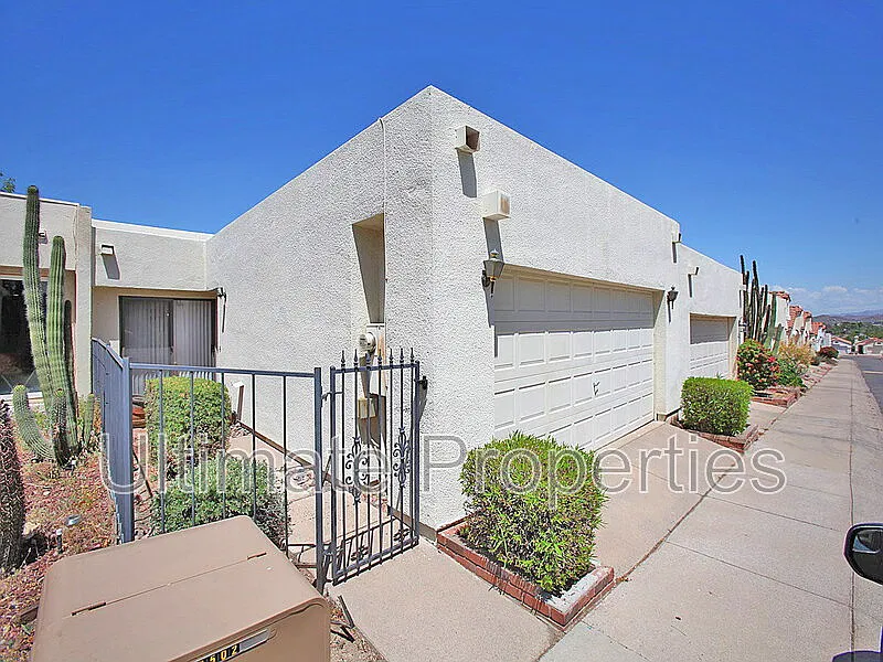 2 bed, 2.0 bath, 1395 sqft, $1,795 — Photo 2