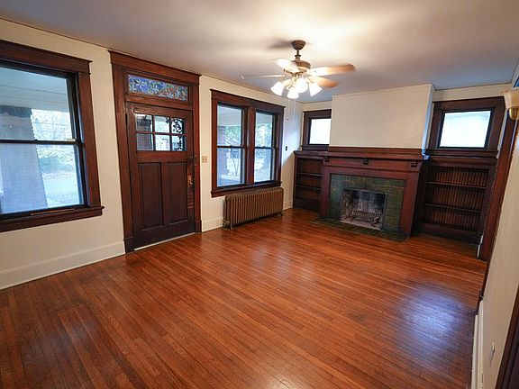 5th image of 327 N Willett St