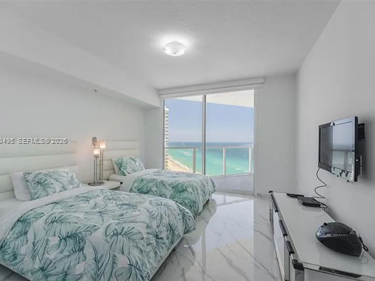 16699 Collins Ave #CU-2004 — Photo 15
