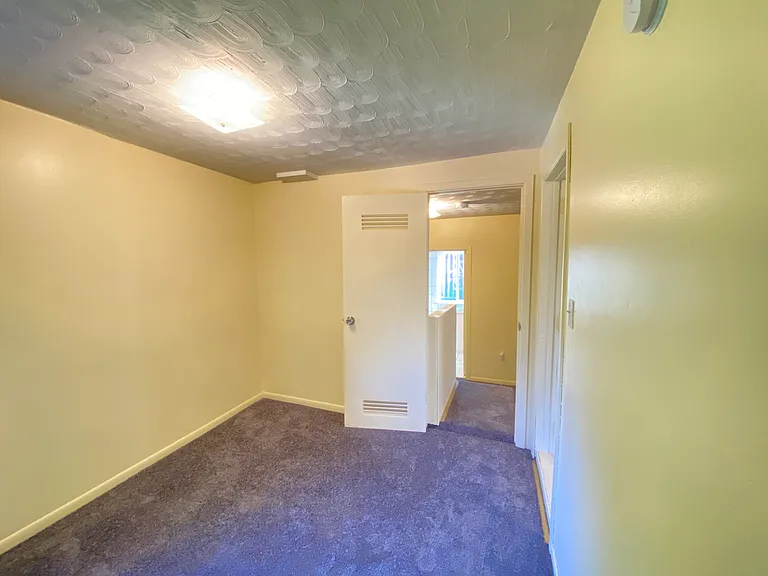 1628 1/2 Morton Ave — Photo 32