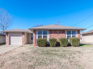 1027 E Scott St, Springfield, MO 65802