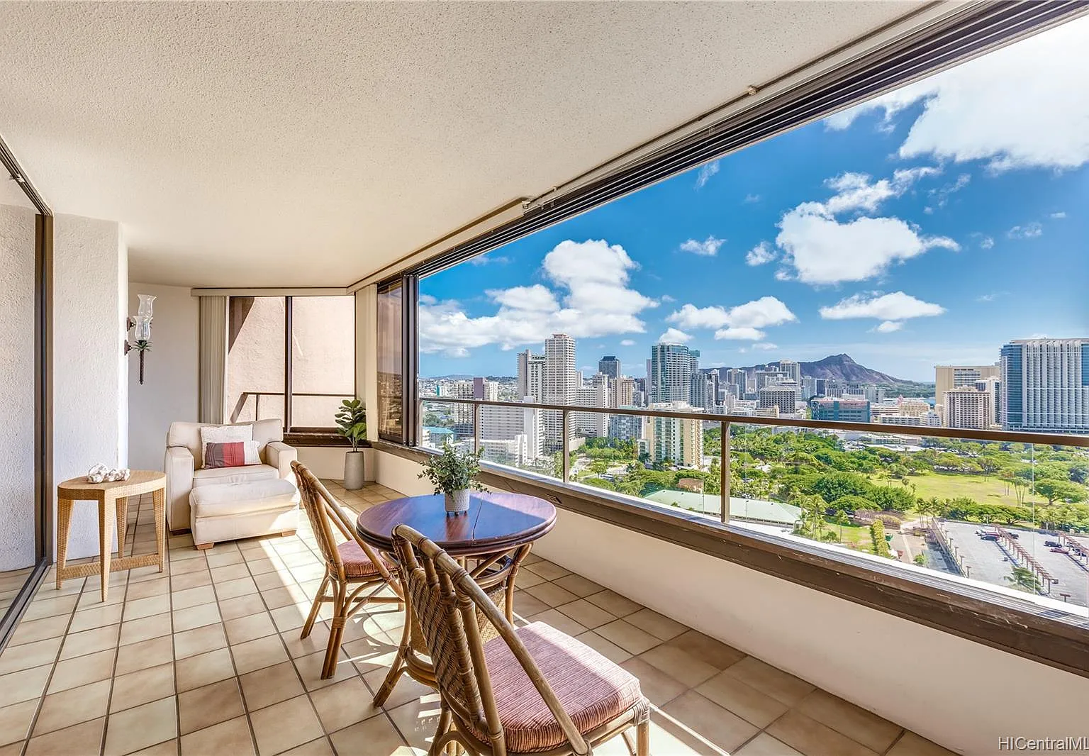 2 bed, 1380 sqft, $5,200 — Photo 2
