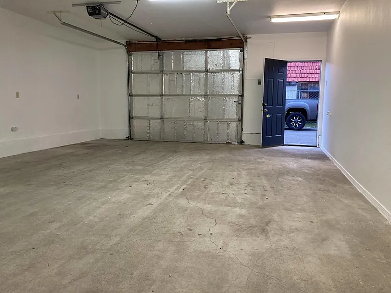 2037 NE Stephens St #1 — Photo 9