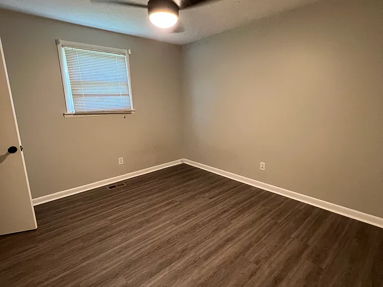 145 Lee Dr — Photo 8