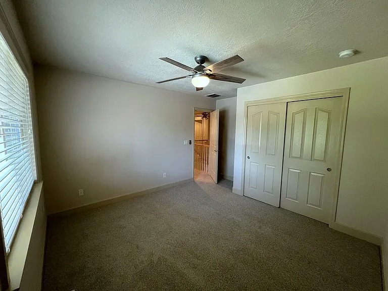 811 E Knoll Ct — Photo 26