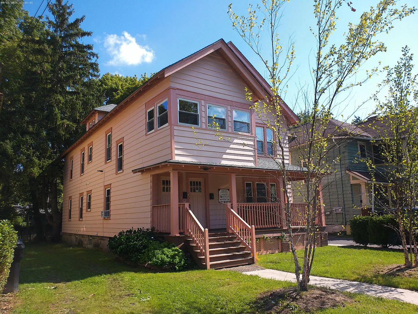231 Fellows Avenue - Available 8/1/27 - Great Value All Hardwoods And Garage — Photo 1
