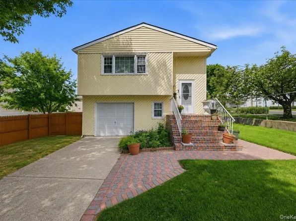 380 Sheridan Street, Westbury, NY 11590