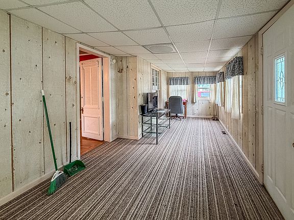 4th image of 907 Central Ave