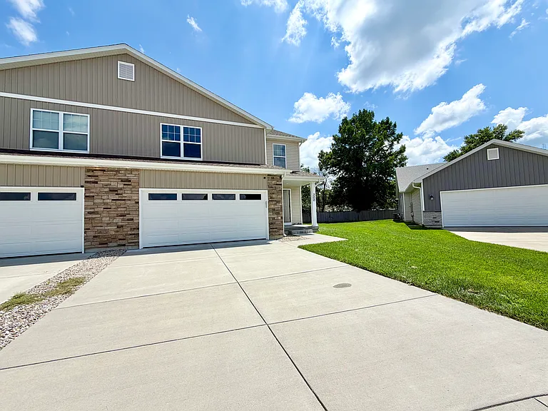 300 Waterwheel Dr — Photo 2