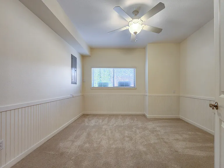 12838 NW Clement Ln — Photo 8