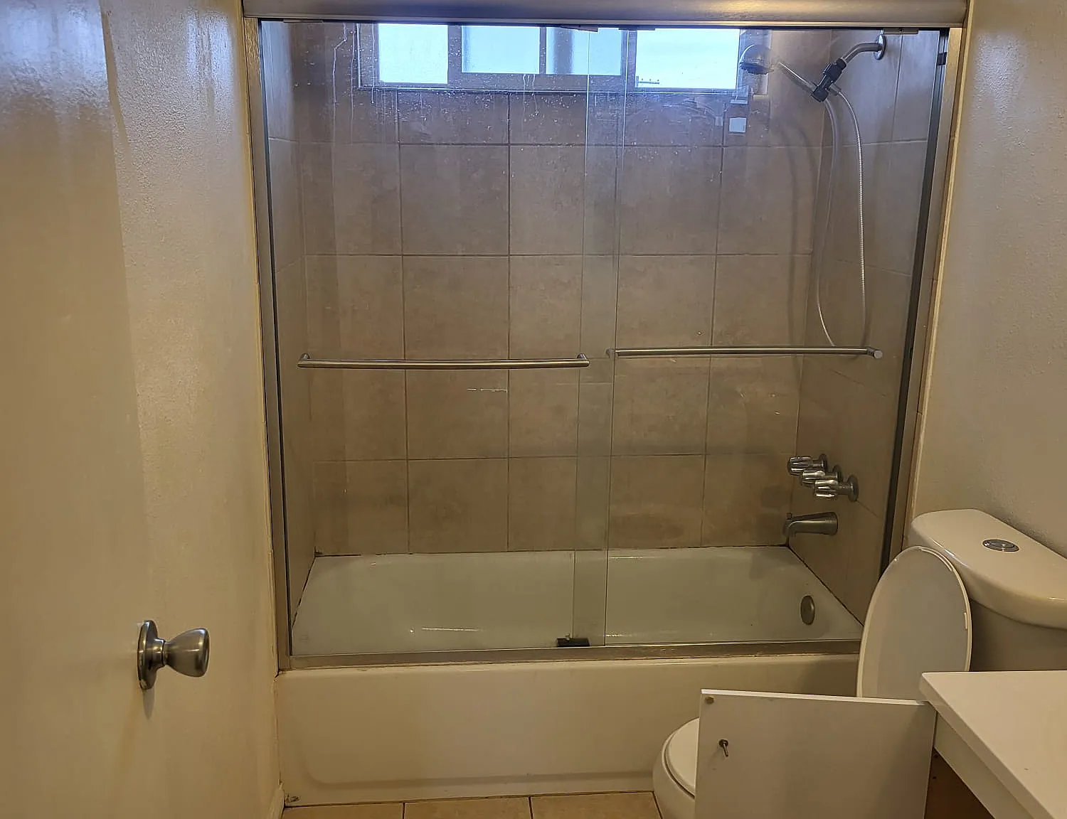 2 bed, 1.5 bath, 2400 sqft, $3,000 — Photo 4
