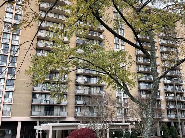 6100 Westchester Park Dr APT 406, College Park, MD 20740