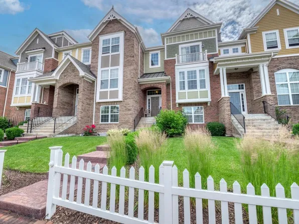 4107 Royal Mews Cir, Naperville, IL 60564
