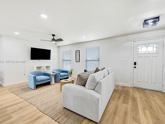 2nd image of 1435 Anchor Ln