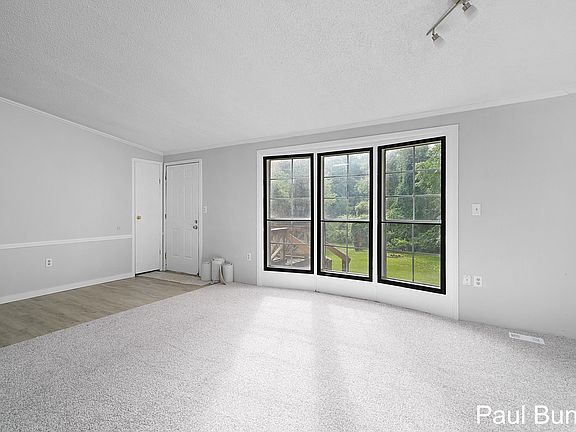 4th image of 1417 Grand River Dr NE
