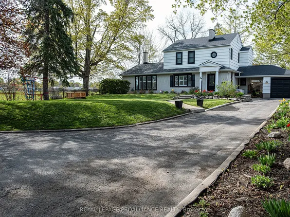 306 Dundas St W, Quinte West, ON K8V 3S3