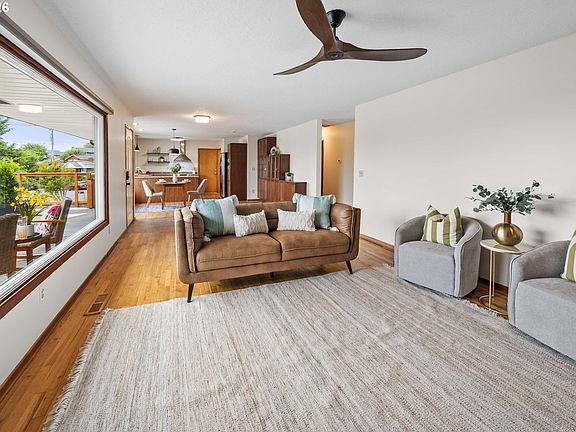 5th image of 410 Pleasant Ave