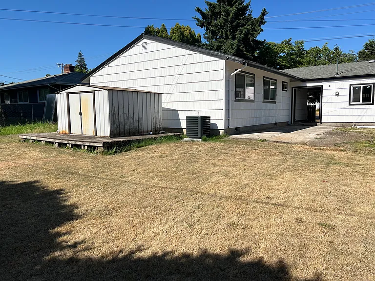2744 NE 122nd Ave — Photo 4