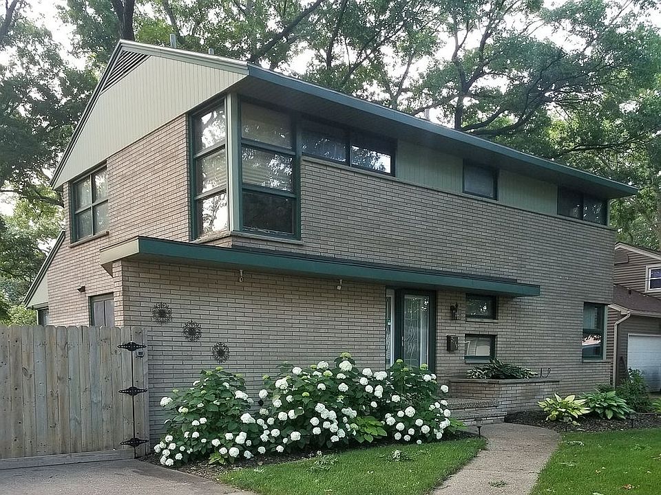 1st image of 2710 Doncaster Ave SW
