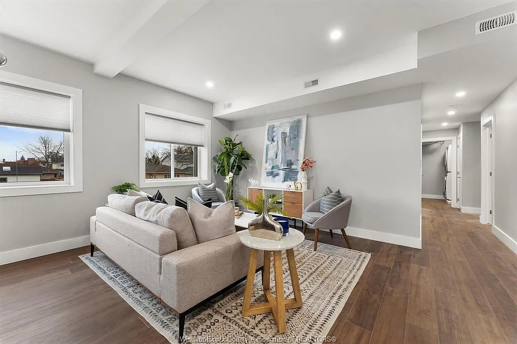 2 bed, 1000 sqft, $1,995 — Photo 4