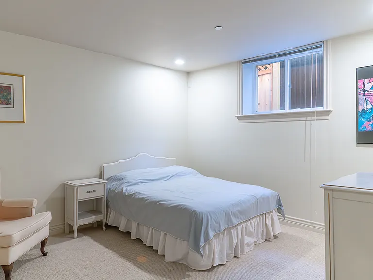 2321 Jefferson Ave — Photo 14