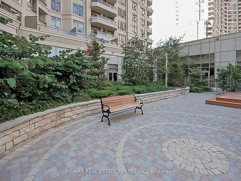 310 Burnhamthorpe Rd W #1704 — Photo 4