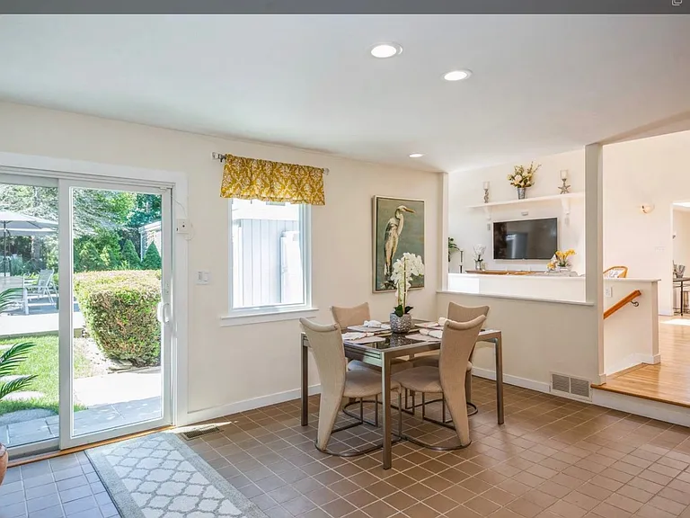 Peconic Hills Dr — Photo 21
