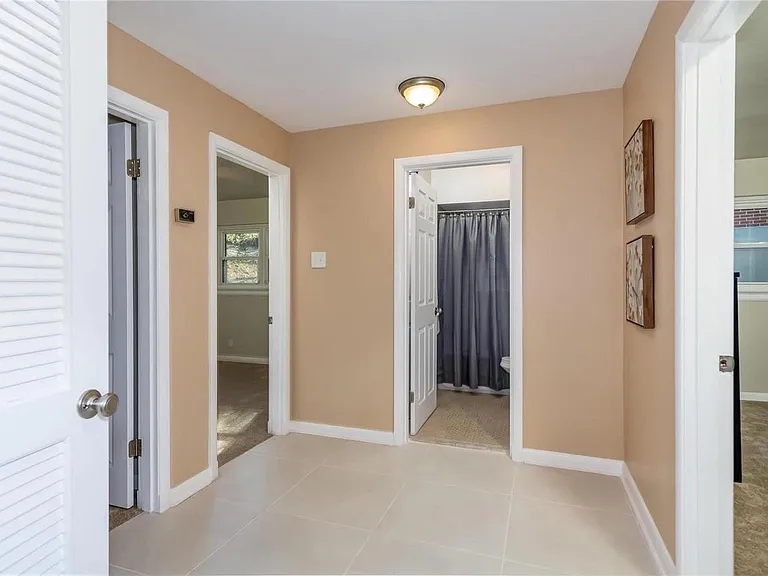 934 Briarwood Ln — Photo 16