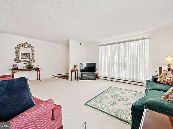 5th image of 180 Buckingham Dr