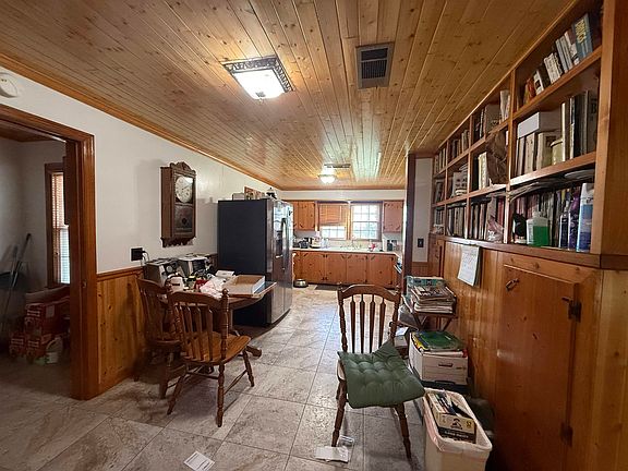 4th image of 10490 David Rd