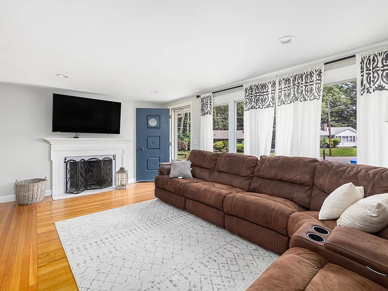 96 Redwood Dr — Photo 5