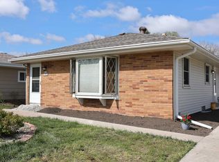 N87W15042 Rozanne Dr, Menomonee Falls, WI 53051