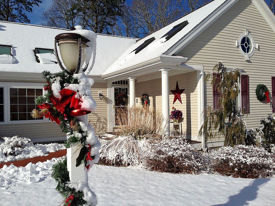 Holiday scene during rare sn