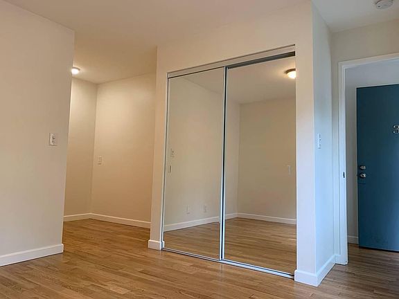 3rd image of 4237 Longridge Ave #423