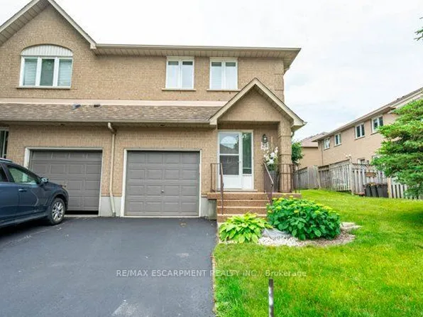 100 Vineberg Dr #24, Hamilton, ON L8W 3X4