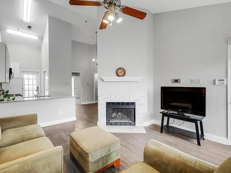 4800 W Lovers Ln #521 — Photo 1