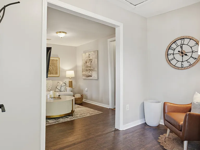 105 Cooper St — Photo 4