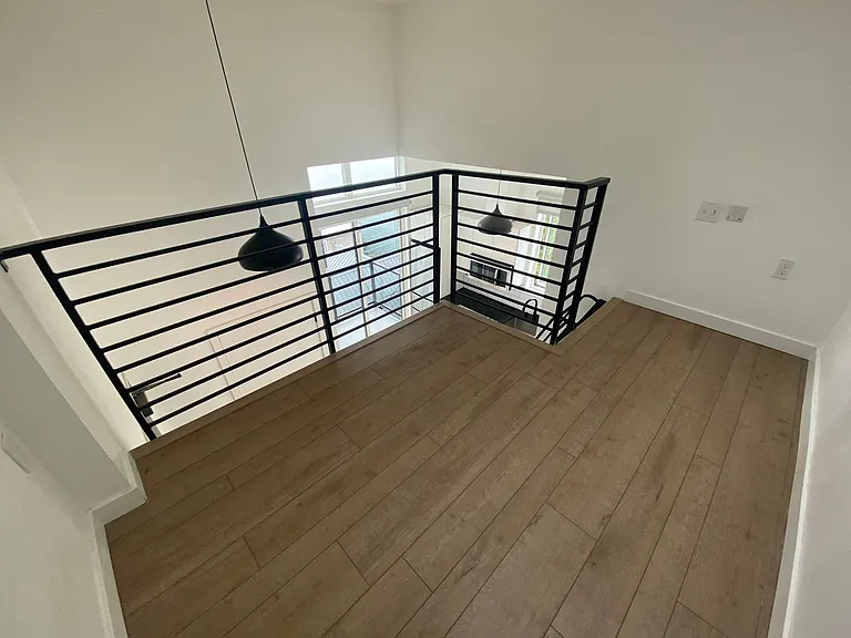 Welcome to Lakeview! - Live in Luxury & Style in the heart of Eastlake — Photo 44