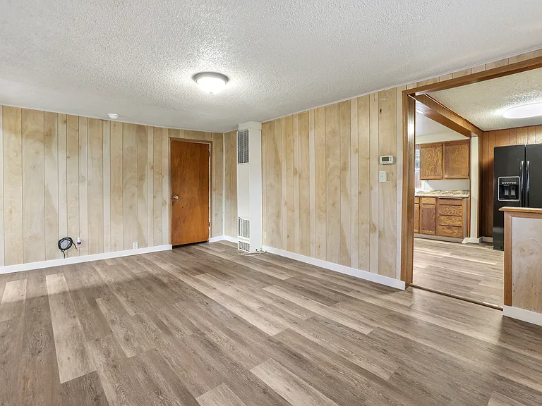 545 Madison St — Photo 14