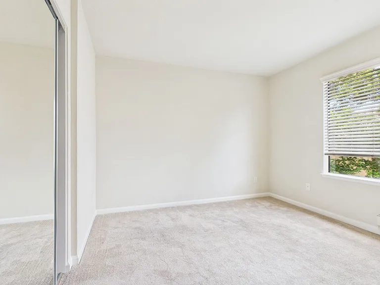 300 Glenwood Cir #273 — Photo 13