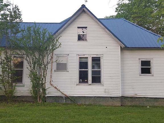 4th image of 635 Broadway St