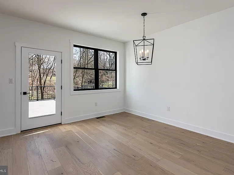 981 Henry Ave — Photo 27