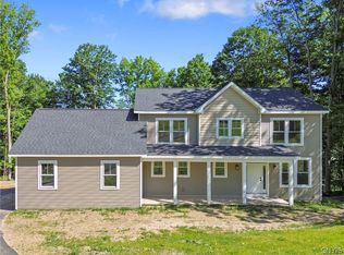 112 Topaz Trl, Syracuse, NY 13219