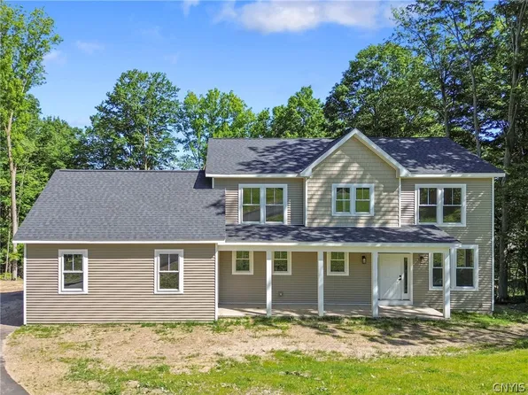 112 Topaz Trl, Syracuse, NY 13219
