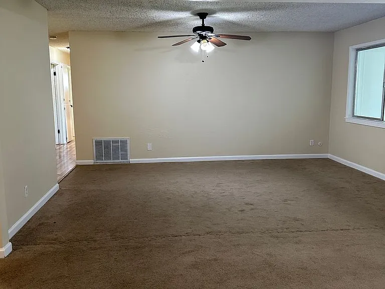 4690 Brookfield Dr — Photo 7