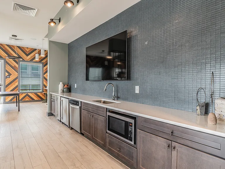 Thrive Luxury Apartments — Photo 26