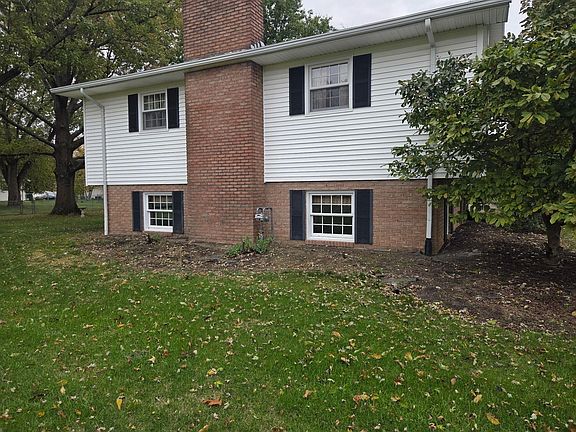 3rd image of 1050 Hathaway Ln